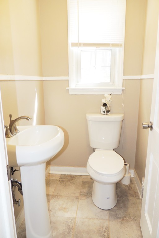 55 Bennington Street Springfield, MA 01108 - Photo 9 of 28