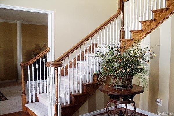 Open foyer & staircase