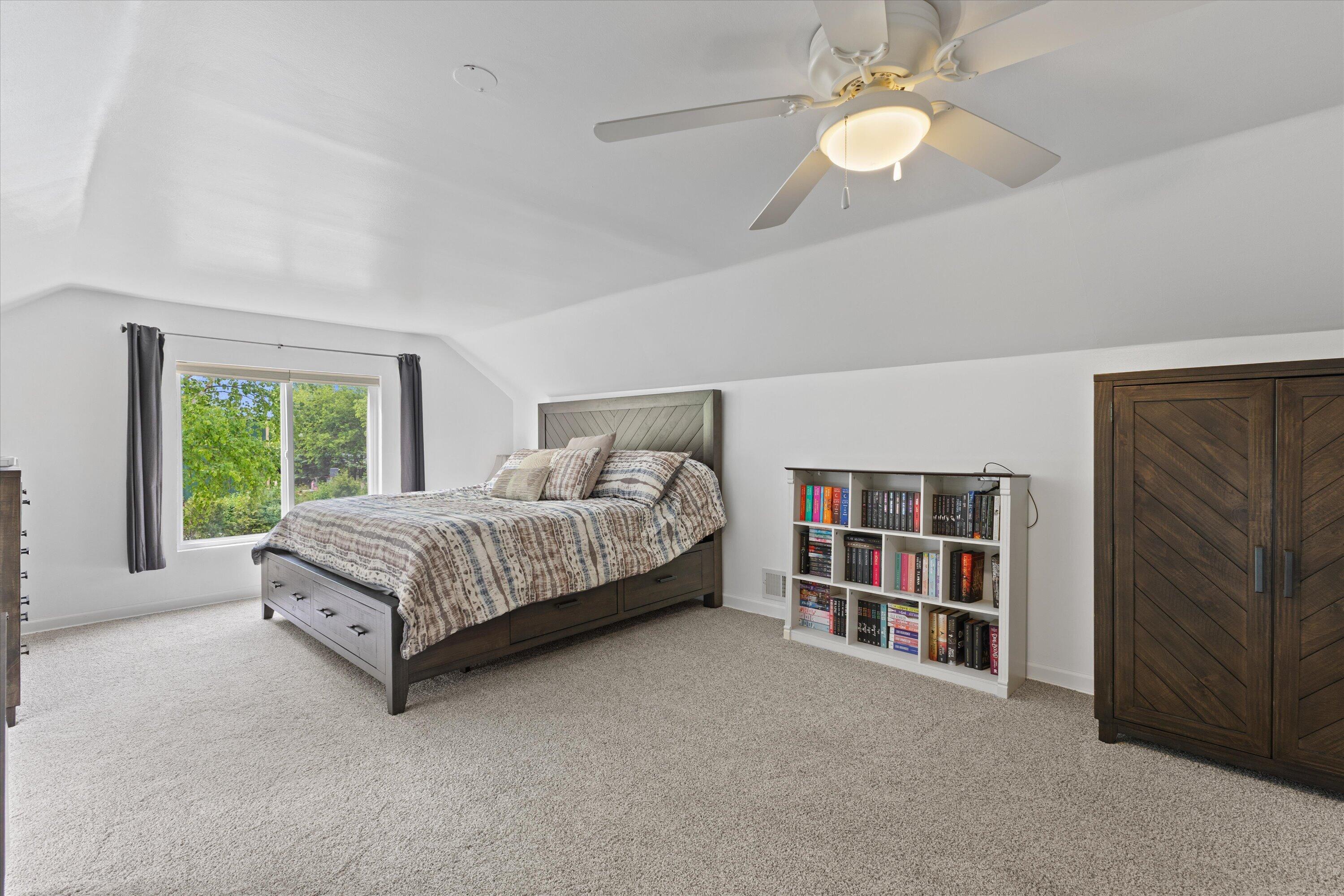 W244N4501 Swan Road Pewaukee, WI 53072 - Photo 23 of 43 Primary Bedroom