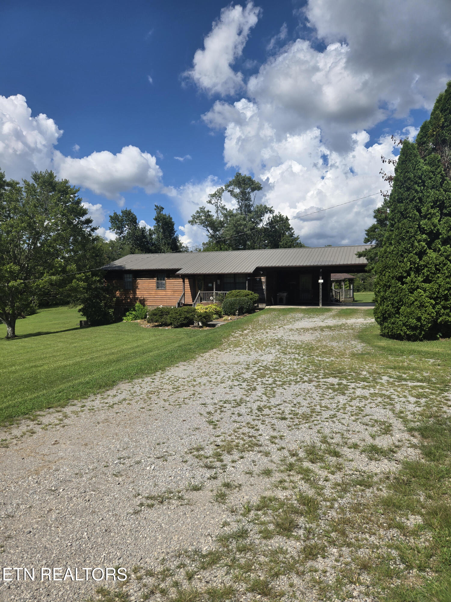 115 Cherry Street Deer Lodge, TN 37726 - Photo 5 of 18 5