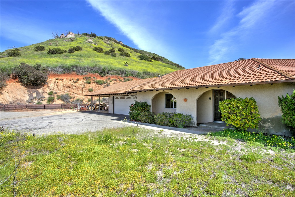 3185 Vista Del Rio Fallbrook, CA 92028 - Photo 1 of 25