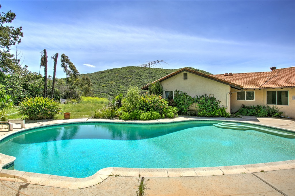 3185 Vista Del Rio Fallbrook, CA 92028 - Photo 4 of 25