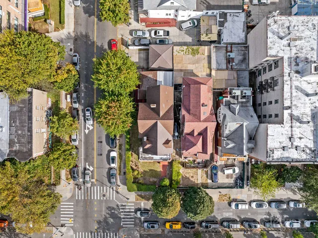 a black and white photo of a living room