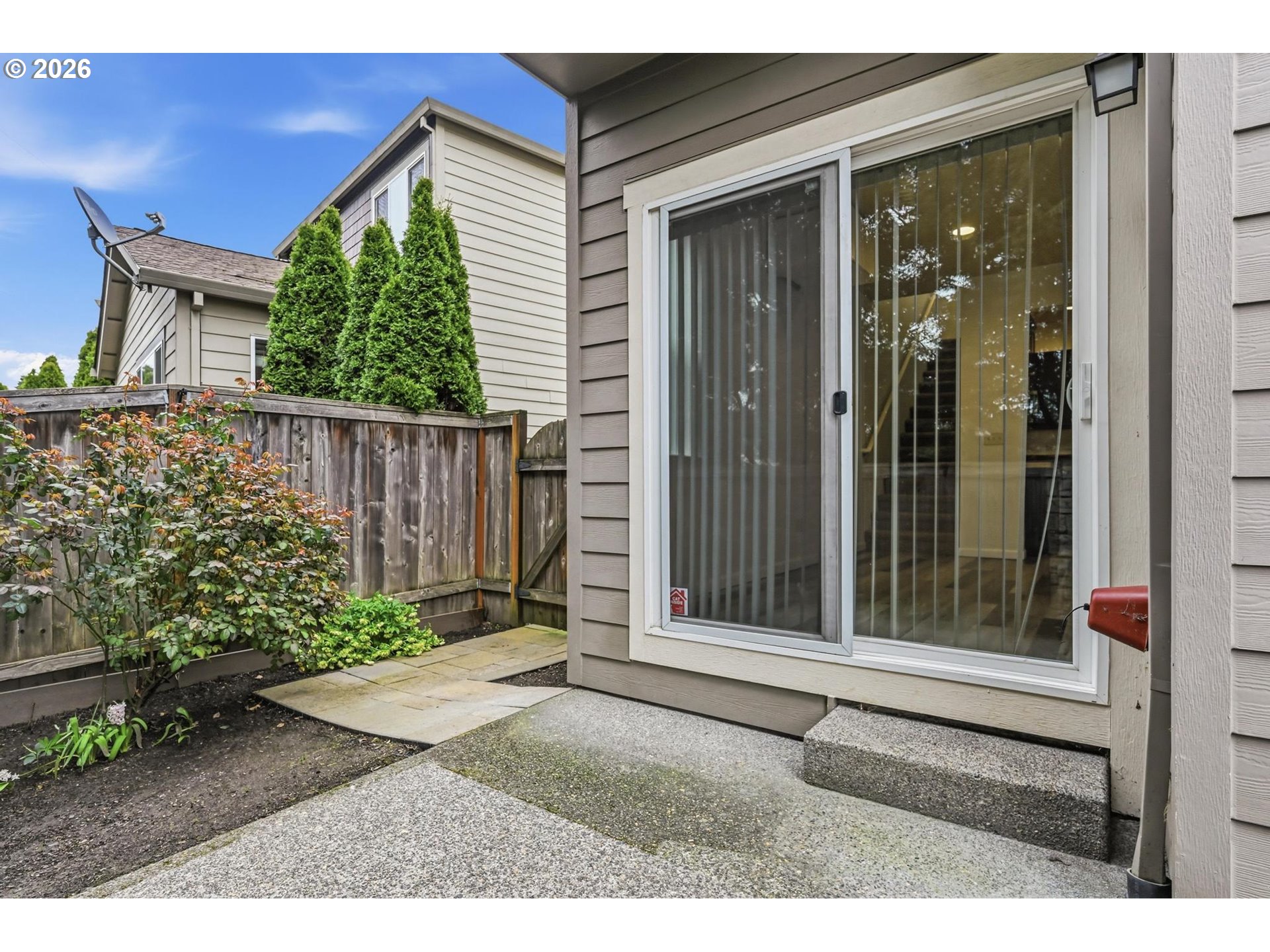 20881 Southwest Edgemont Street Beaverton, OR 97003 - Photo 31 of 39 a backyard of a house with a garden