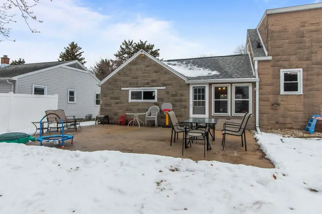$269,900 | 929 Harding Street, Menasha, WI 54952