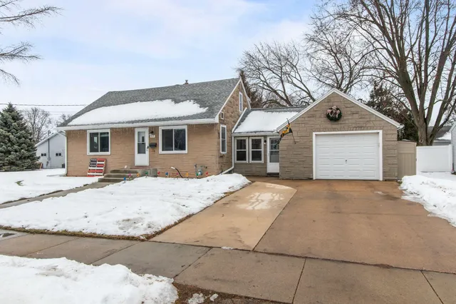 $269,900 | 929 Harding Street, Menasha, WI 54952