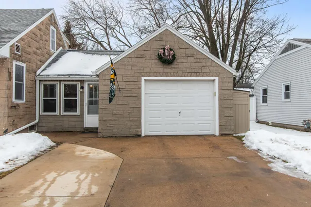 $269,900 | 929 Harding Street, Menasha, WI 54952