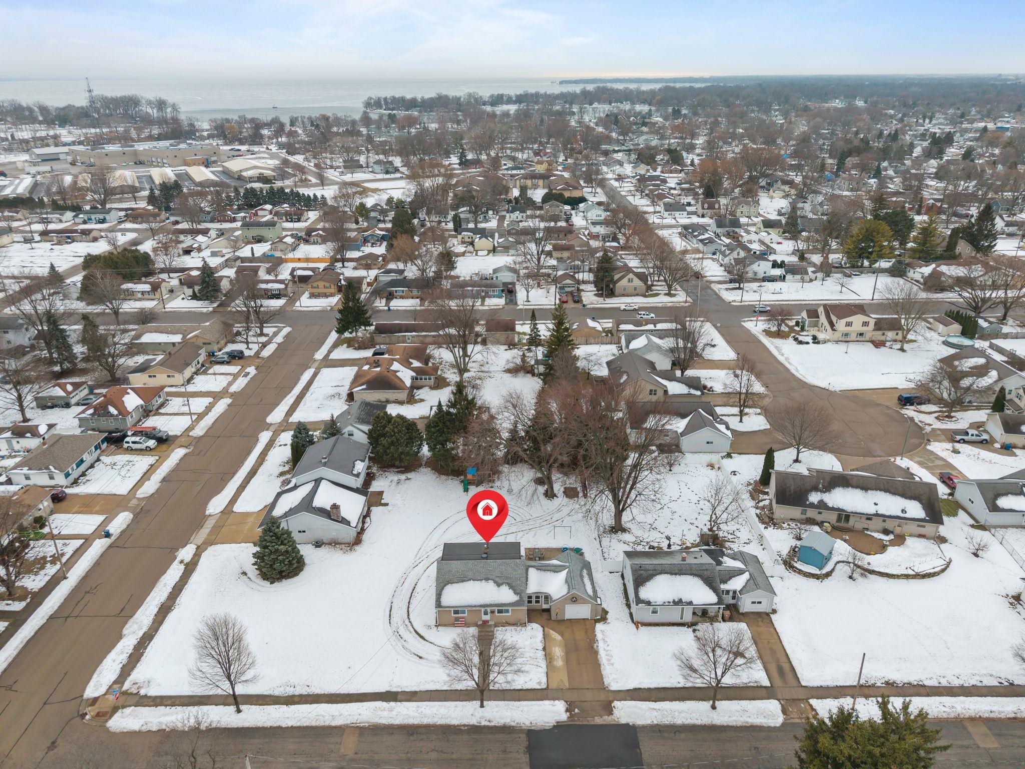 929 Harding Street Menasha, WI 54952 - Photo 4 of 44