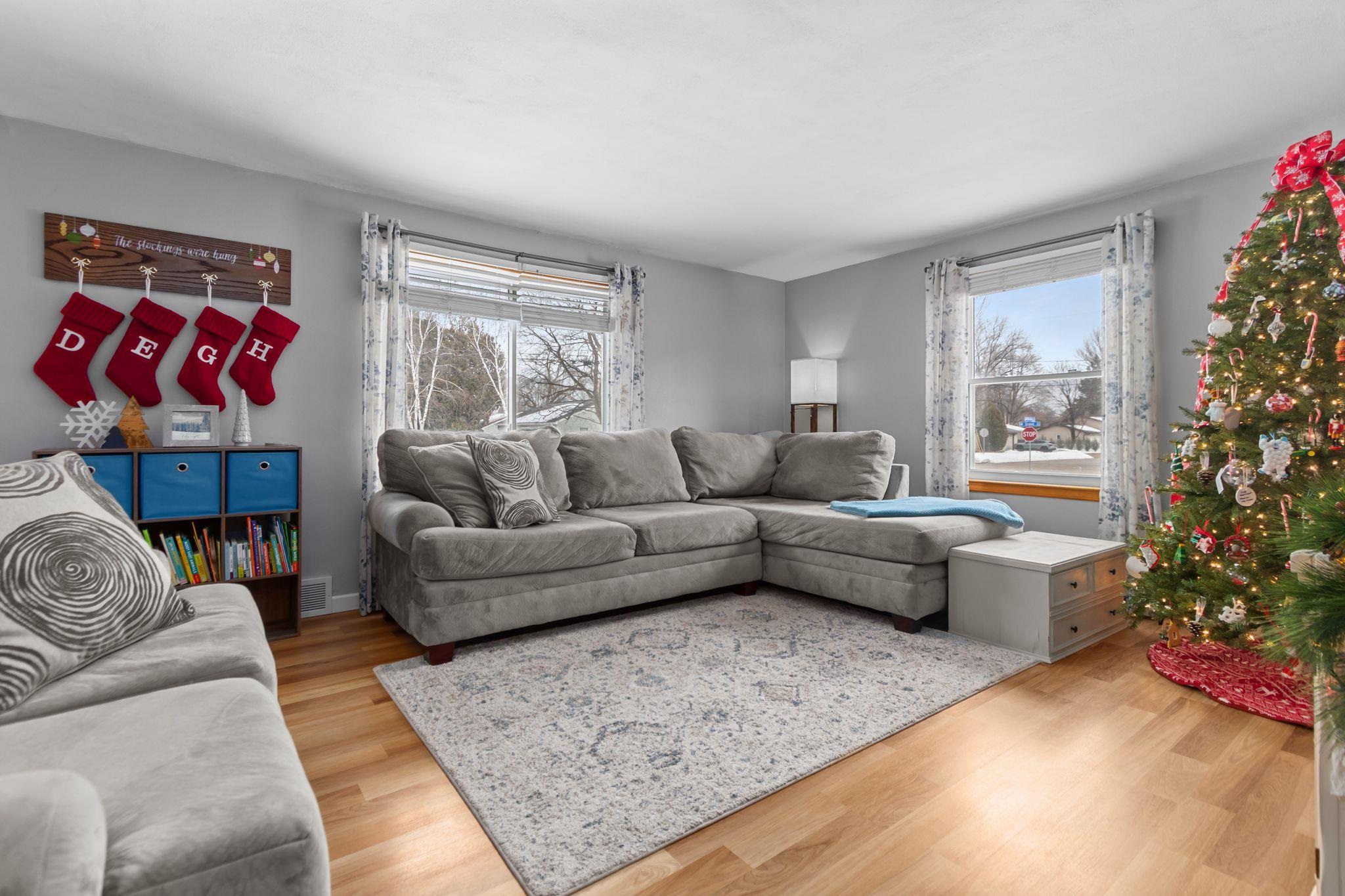 929 Harding Street Menasha, WI 54952 - Photo 6 of 44