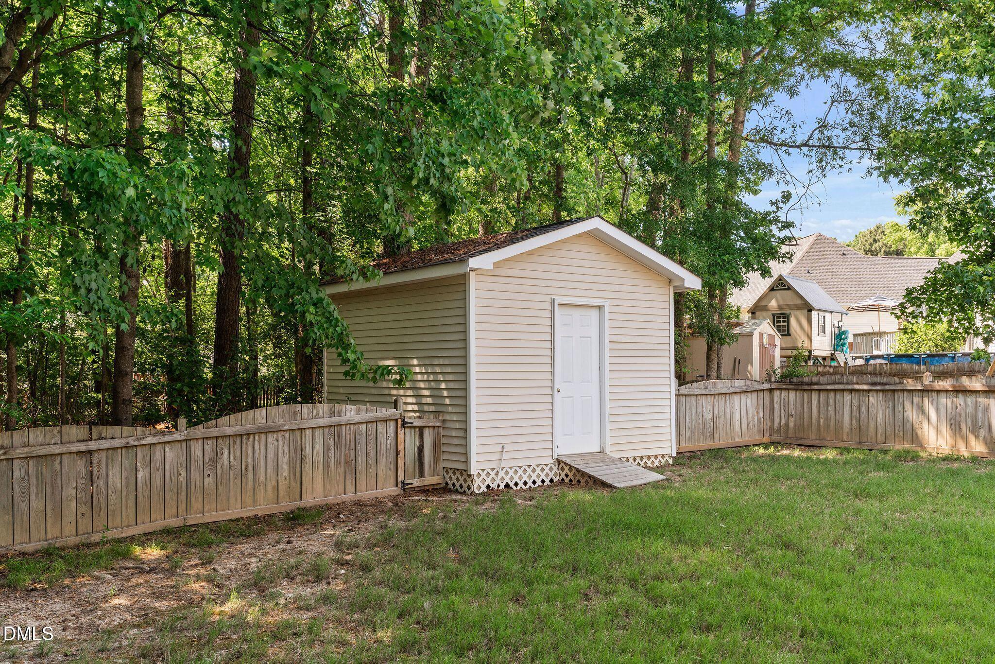 2733 Glastonbury Road Apex, NC 27539 - Photo 28 of 35 22_DSC05237