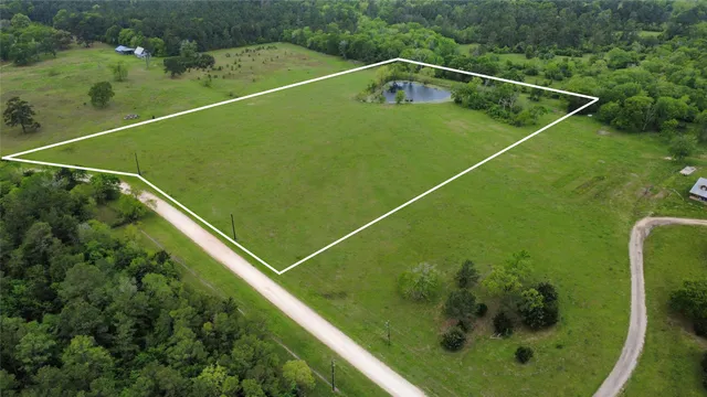 a view of a tennis court