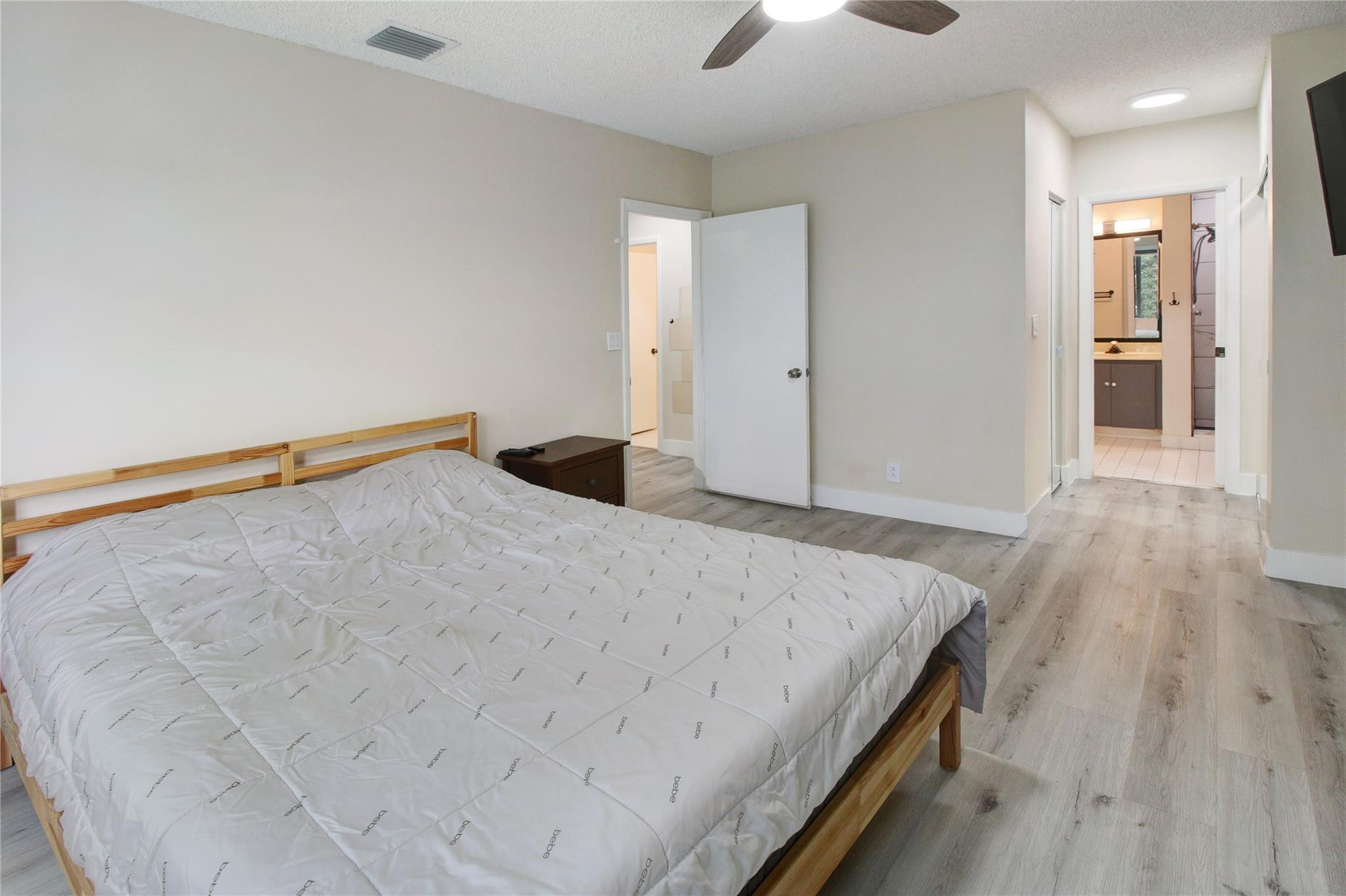 561 Racquet Club Road, Unit 23 Weston, FL 33326 - Photo 9 of 19 primary suite