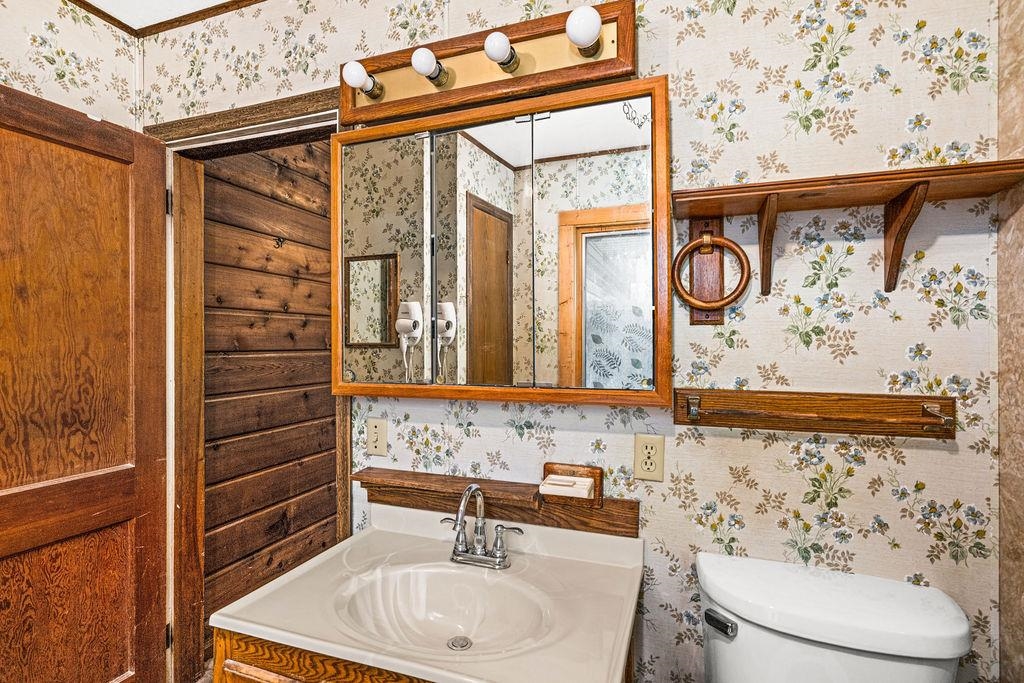 1041 Main Street Silver Bay, MN 55614 - Photo 12 of 40