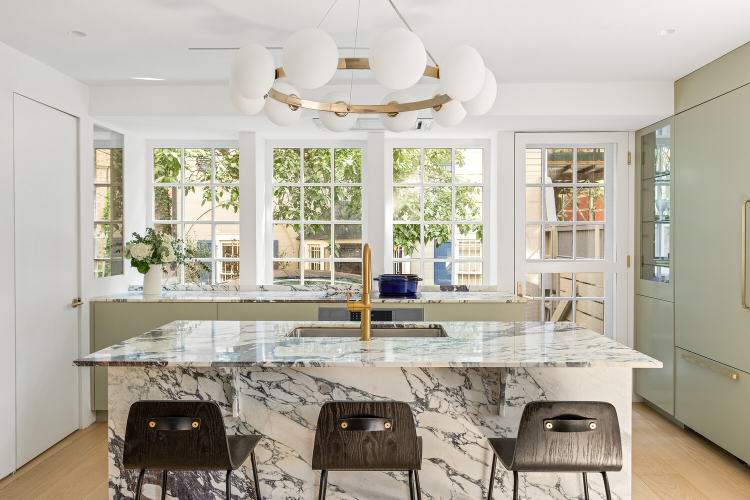 24 Middagh Street Brooklyn, NY 11201 - Photo 8 of 34 a dining table with chairs and window