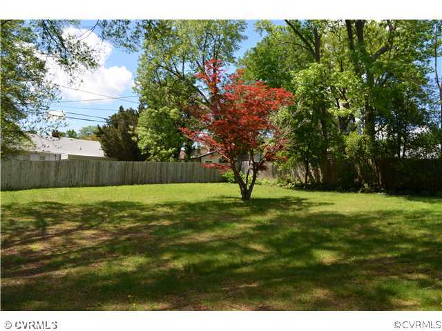 5816 West Rois Road Richmond, VA 23227 - Photo 15 of 16 Yard/Garden
