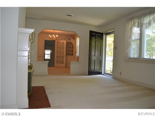 5816 West Rois Road Richmond, VA 23227 - Photo 6 of 16 Living Room