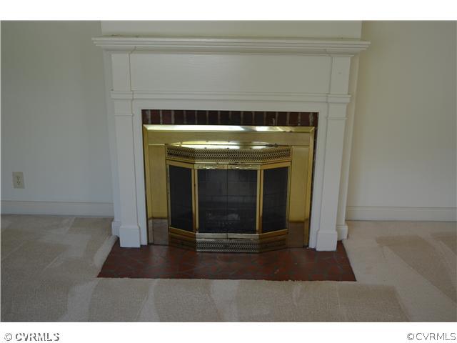 5816 West Rois Road Richmond, VA 23227 - Photo 7 of 16 Living Room