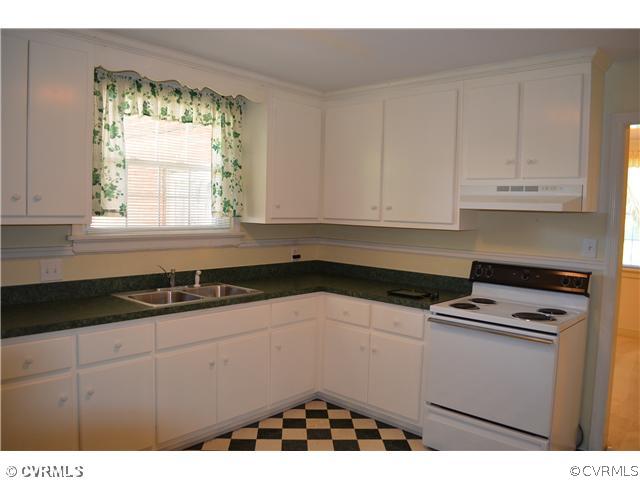 5816 West Rois Road Richmond, VA 23227 - Photo 10 of 16 Kitchen