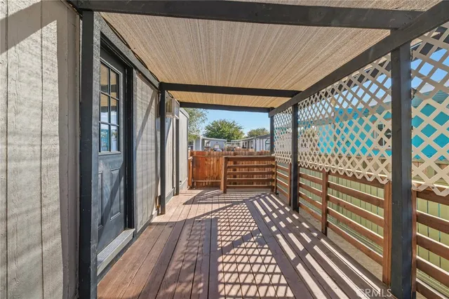a view of entryway with a front door