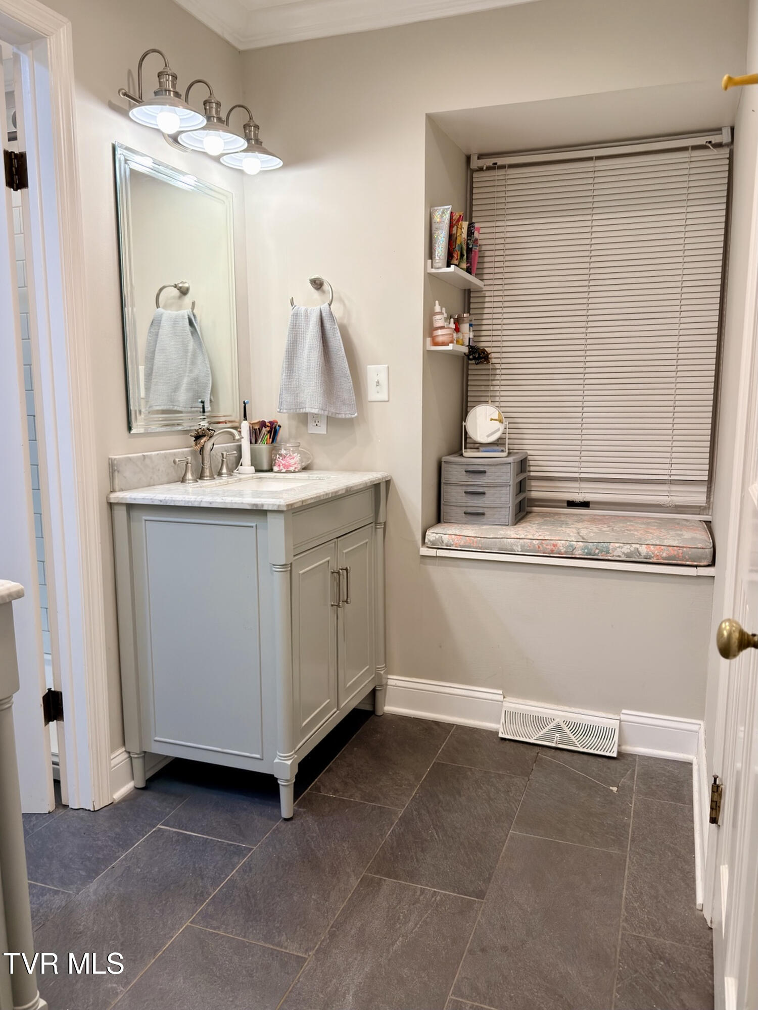 4417 Stagecoach Road Kingsport, TN 37664 - Photo 31 of 54 Primary bath 1