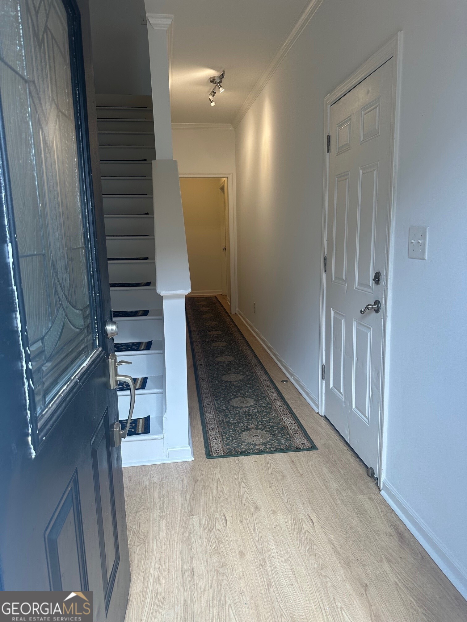 3060 Lauren Parc Road Decatur, GA 30032 - Photo 4 of 34 a view of a hallway view with staircase