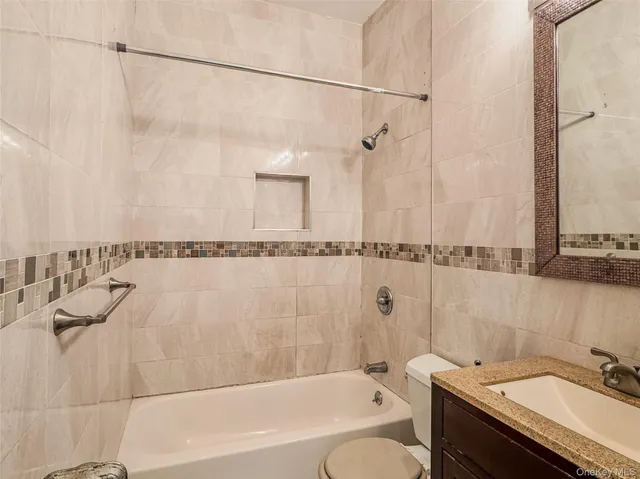 $3,000 | 209-211 Main Street, Unit 2N, Farmingdale, NY 11735