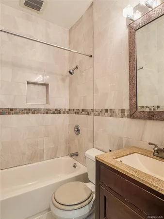 $3,200 | 209-211 Main Street, Unit 2N, Farmingdale, NY 11735