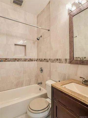 $3,000 | 209-211 Main Street, Unit 2N, Farmingdale, NY 11735