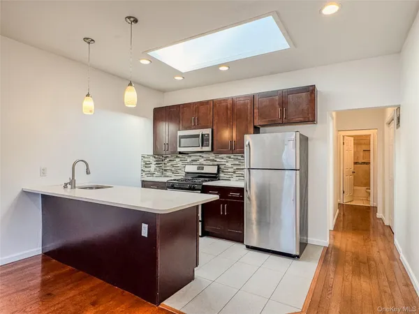 $3,200 | 209-211 Main Street, Unit 2N, Farmingdale, NY 11735