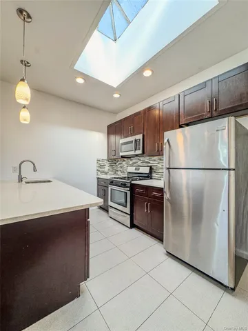 $3,000 | 209-211 Main Street, Unit 2N, Farmingdale, NY 11735