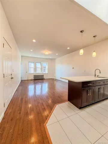 $3,000 | 209-211 Main Street, Unit 2N, Farmingdale, NY 11735