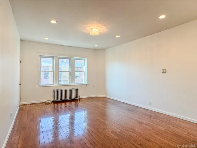 $3,000 | 209-211 Main Street, Unit 2N, Farmingdale, NY 11735