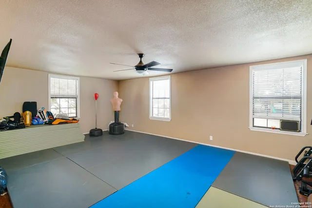 a view of a livingroom with furniture and a ceiling fan
