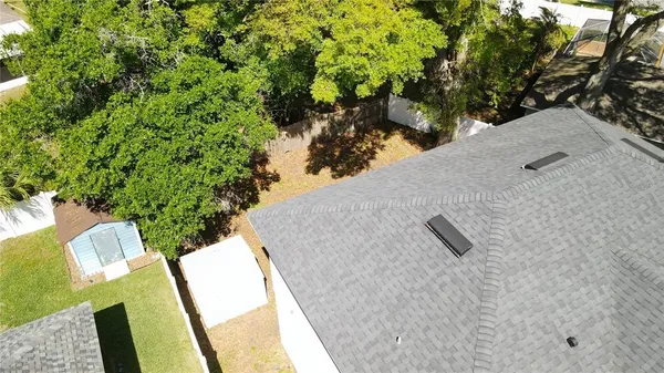 a view of a house with backyard and garden