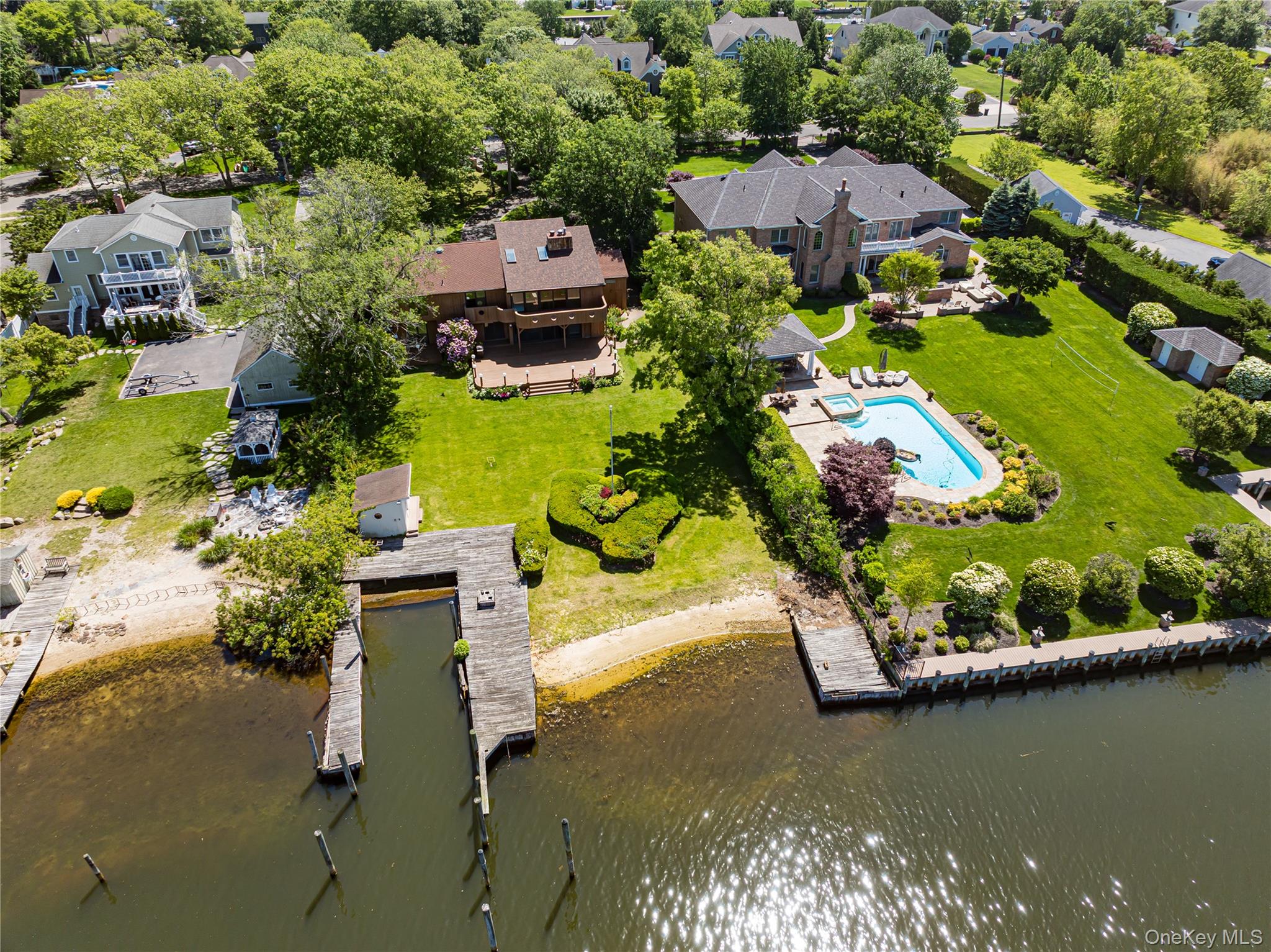 164 West Islip Road West Islip, NY 11795 - Photo 2 of 32