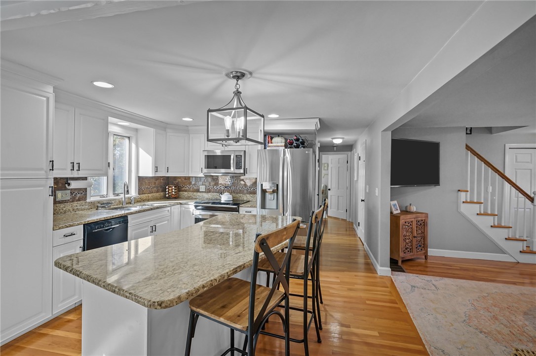 38 Angela Avenue Cranston, RI 02921 - Photo 21 of 49