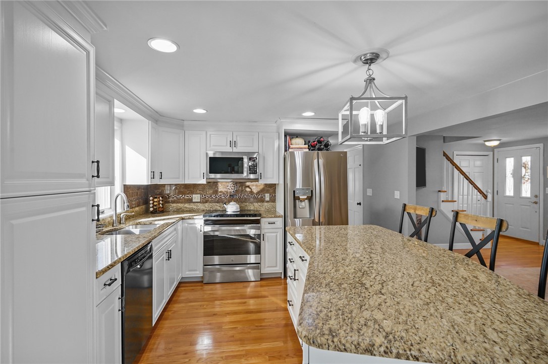38 Angela Avenue Cranston, RI 02921 - Photo 23 of 49
