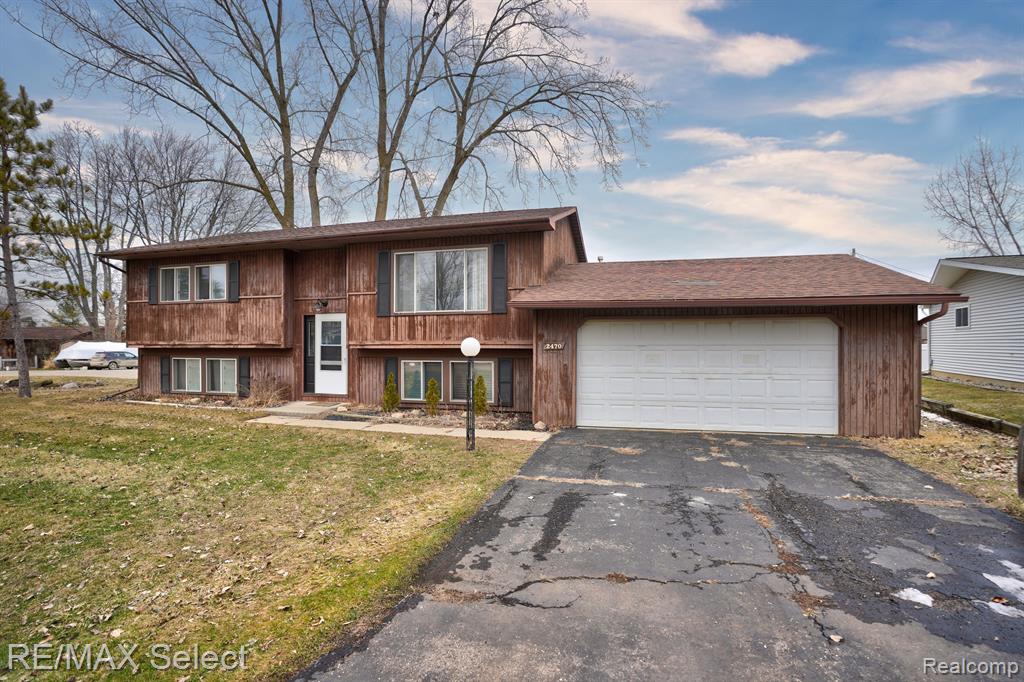 2470 Crane Road Fenton, MI 48430 - Photo 2 of 36