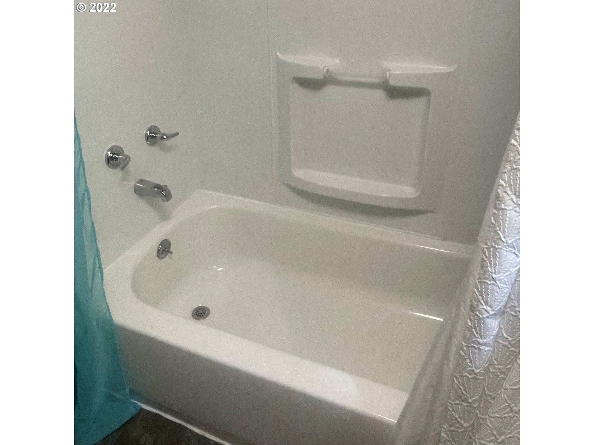 876 Vista Court Reedsport, OR 97467 - Photo 14 of 29 Bathroom