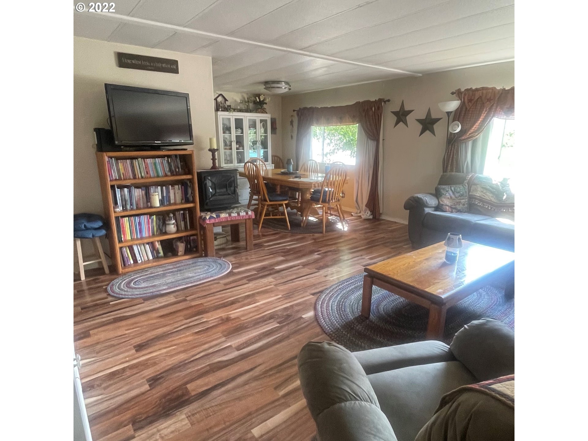 876 Vista Court Reedsport, OR 97467 - Photo 2 of 29 Living Room/Dining Room