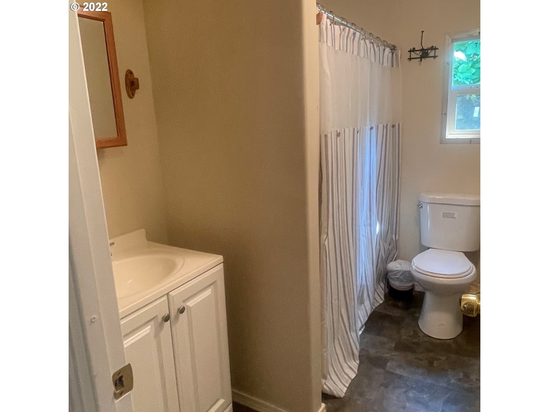 876 Vista Court Reedsport, OR 97467 - Photo 21 of 29 Bathroom