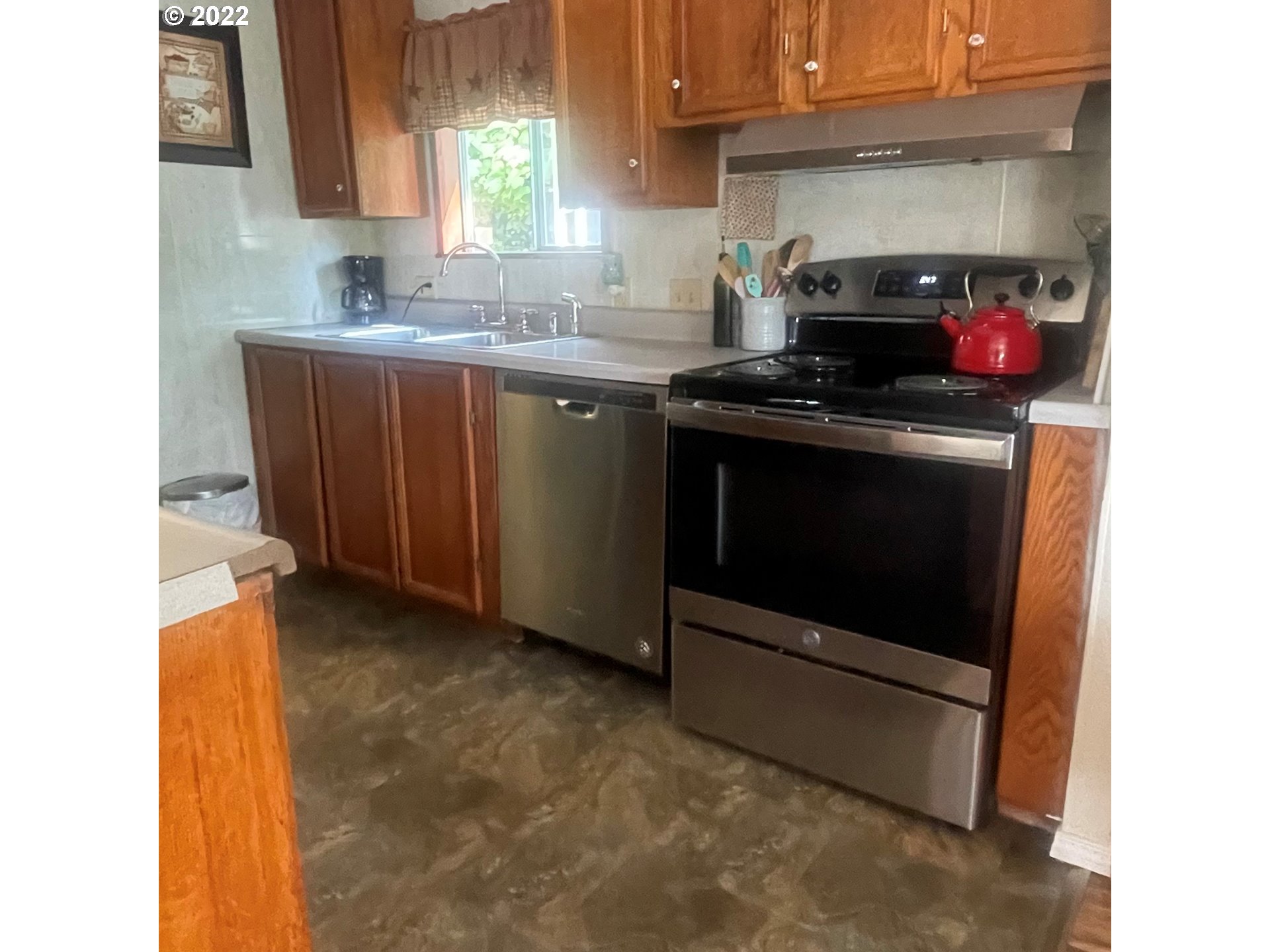 876 Vista Court Reedsport, OR 97467 - Photo 8 of 29 Kitchen