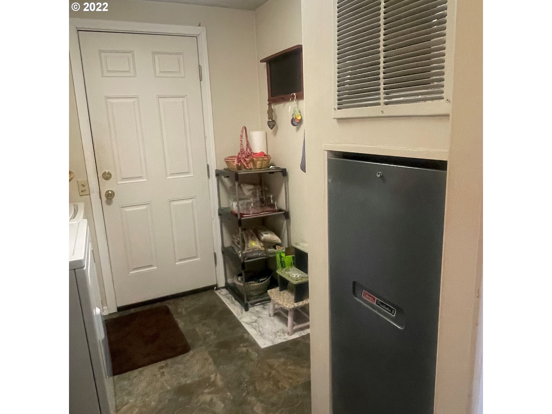 876 Vista Court Reedsport, OR 97467 - Photo 10 of 29 Laundry