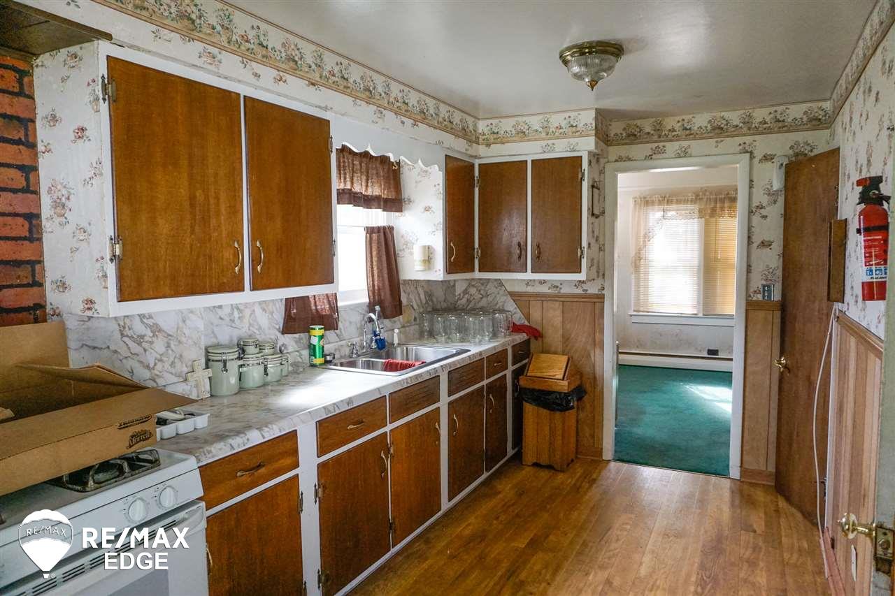 2418 Center Road Burton, MI 48509 - Photo 4 of 17