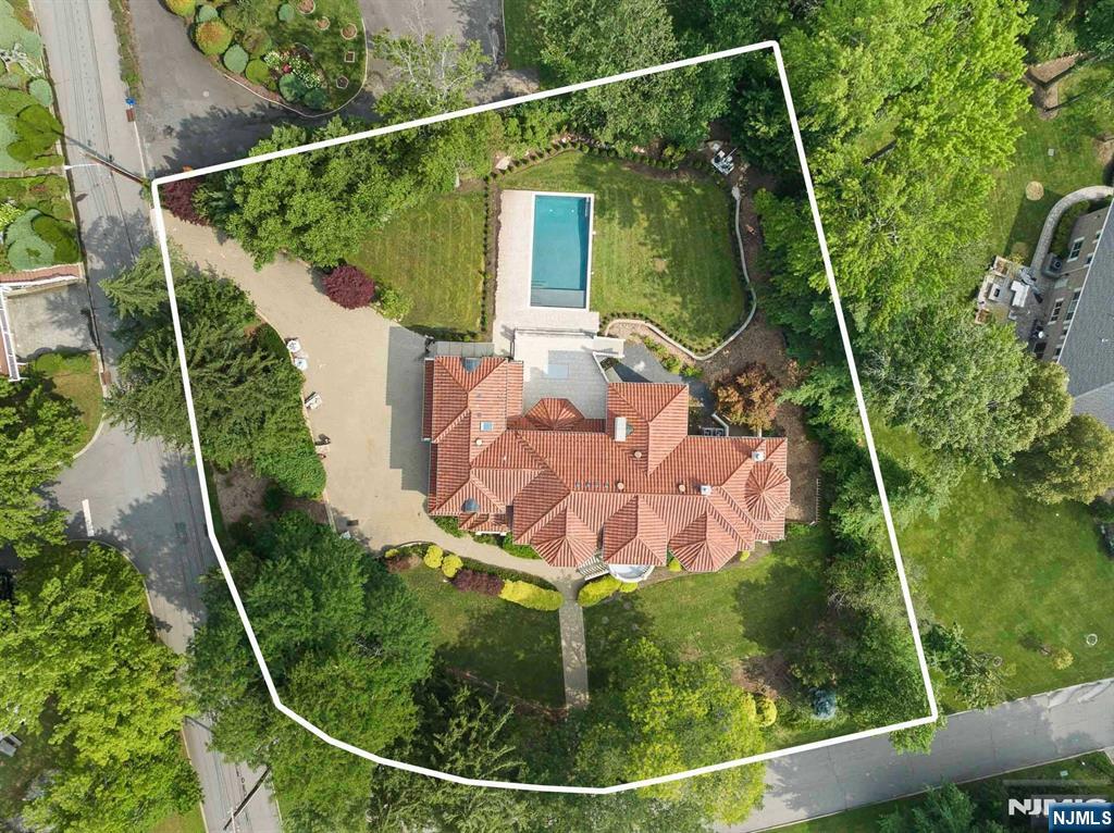 5 Ellen's Way Alpine, NJ 07620 - Photo 48 of 49 a view of a small house