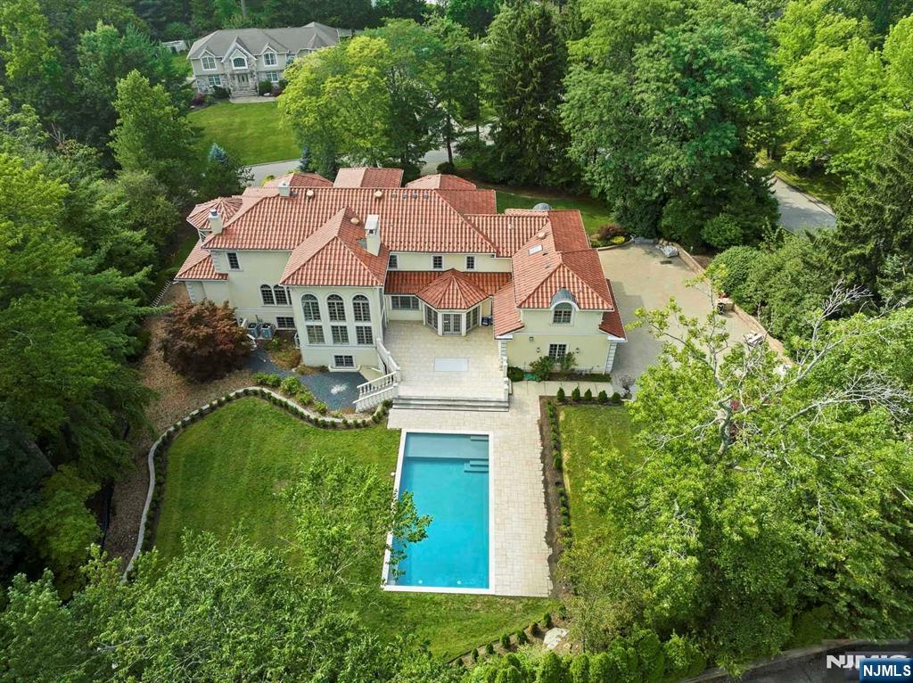 5 Ellen's Way Alpine, NJ 07620 - Photo 49 of 49 an aerial view of a house
