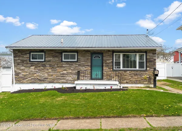 $215,000 | 2001 Rigg Street, Dunmore, PA 18512