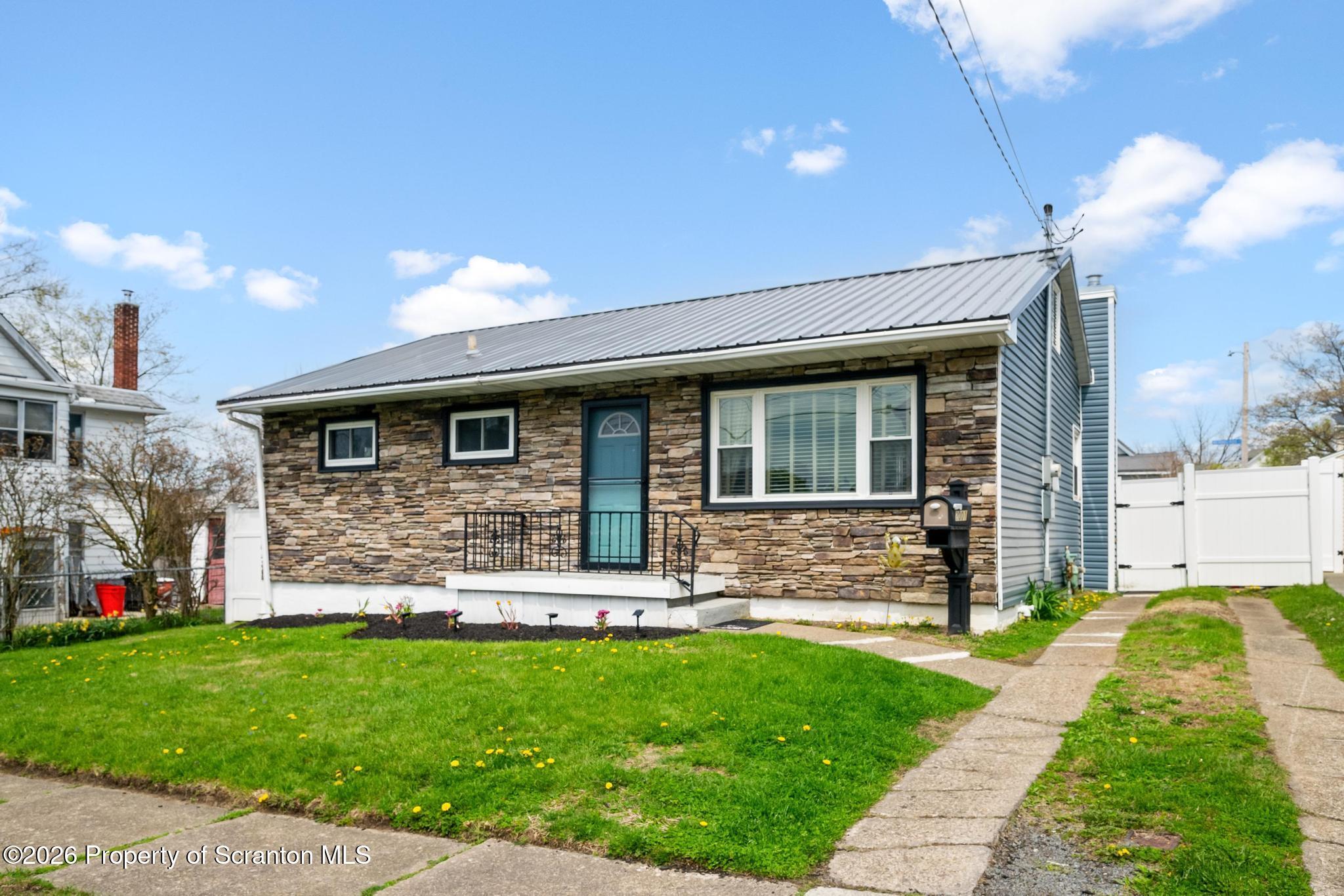 2001 Rigg Street Dunmore, PA 18512 - Photo 10 of 32 Front