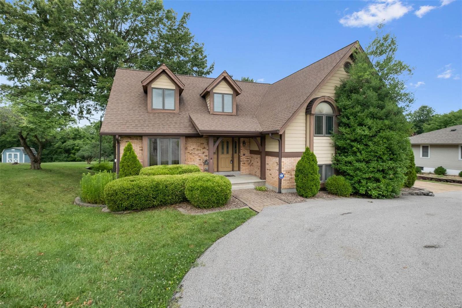 6127 Erb Road St. Louis, MO 63129 - Photo 1 of 42