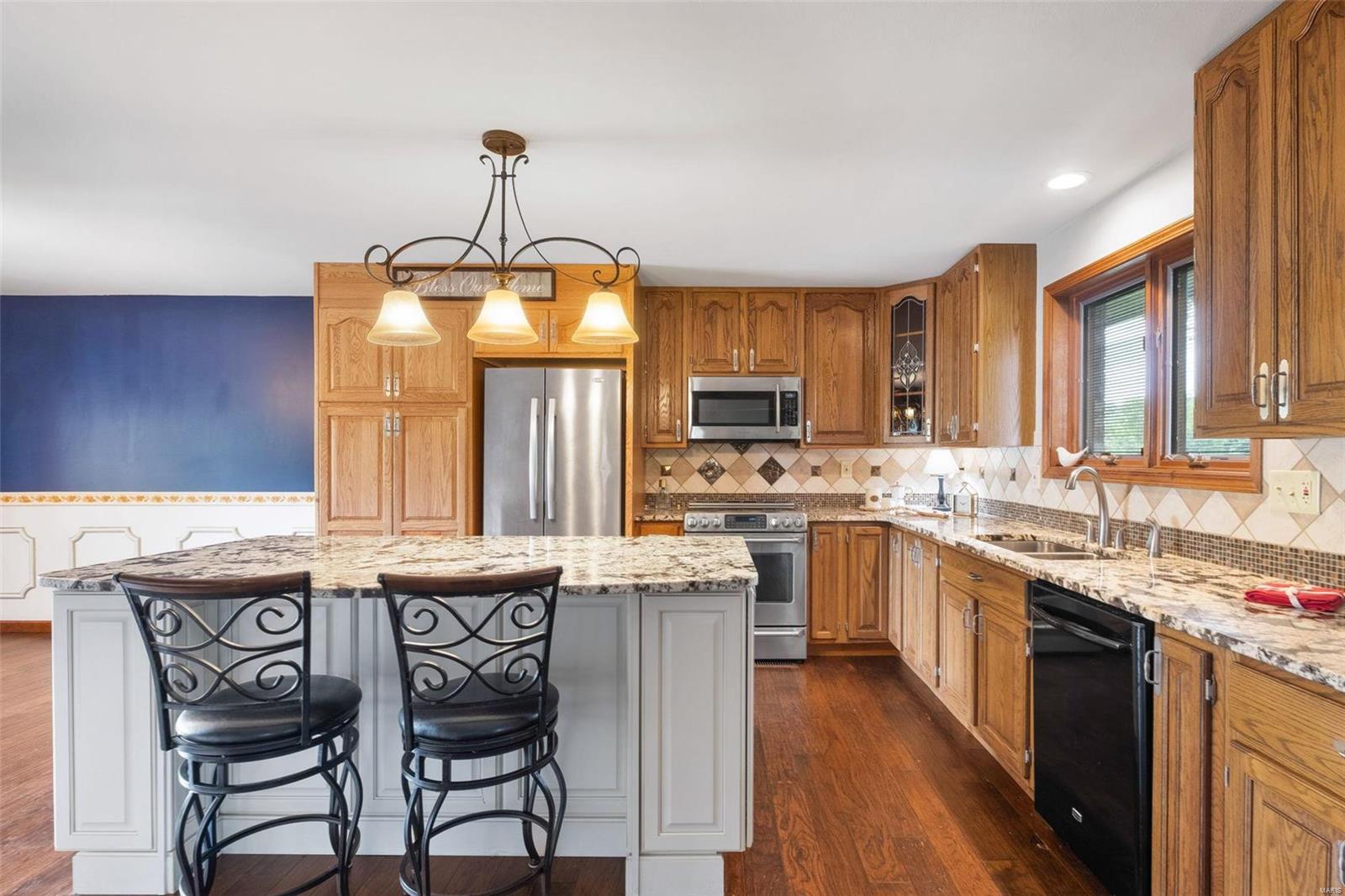 6127 Erb Road St. Louis, MO 63129 - Photo 12 of 42